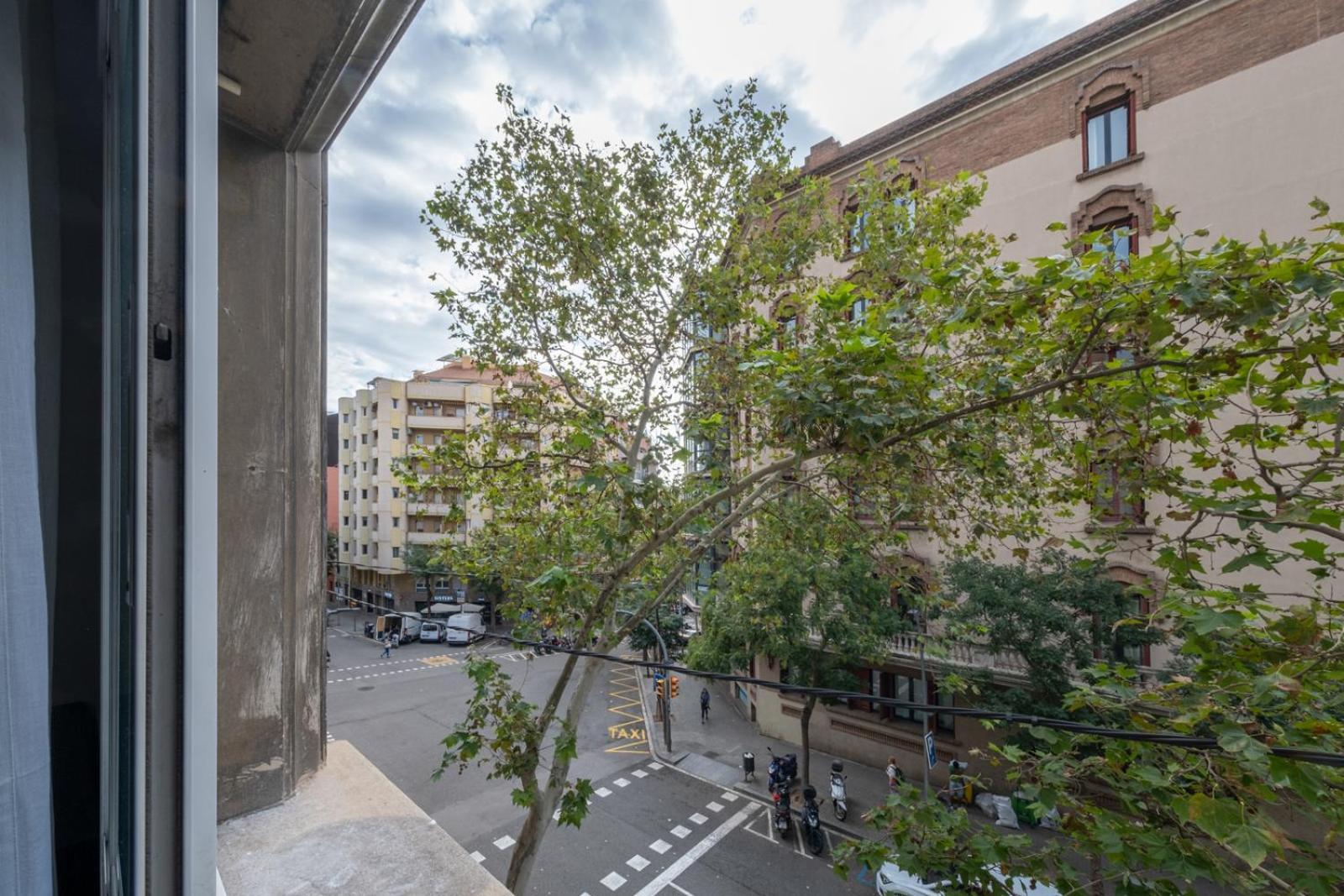 Apartment Bebarceloner Eixample Apartments- 4 Bedrooms *