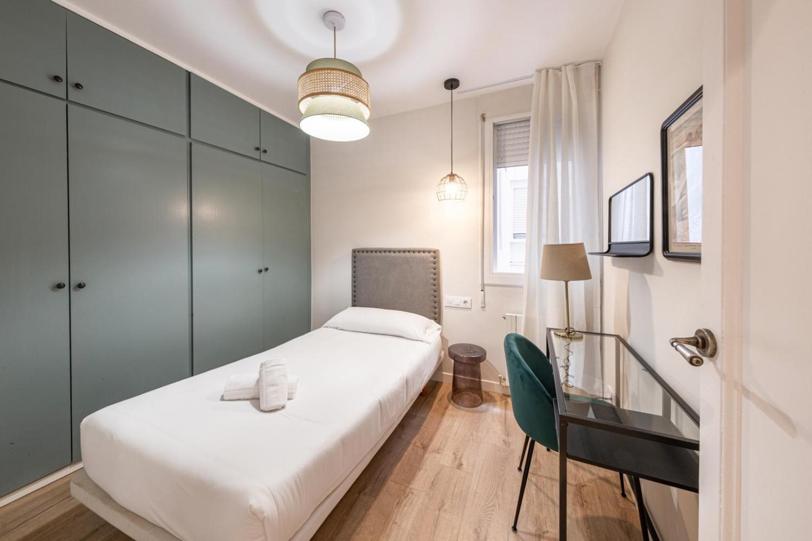 Apartment Bebarceloner Eixample Apartments- 4 Bedrooms *