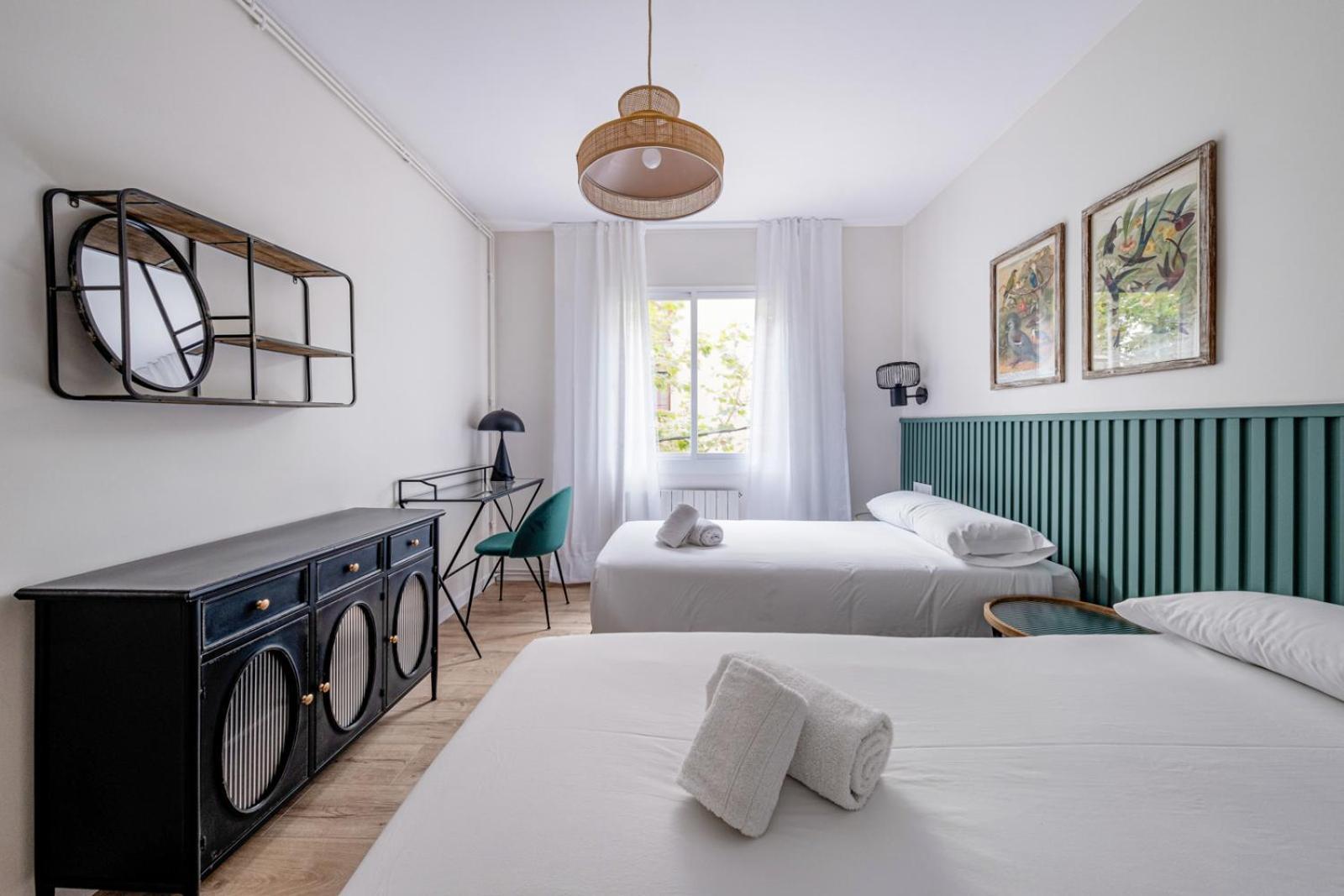 Bebarceloner Eixample Apartments- 4 Bedrooms Apartment